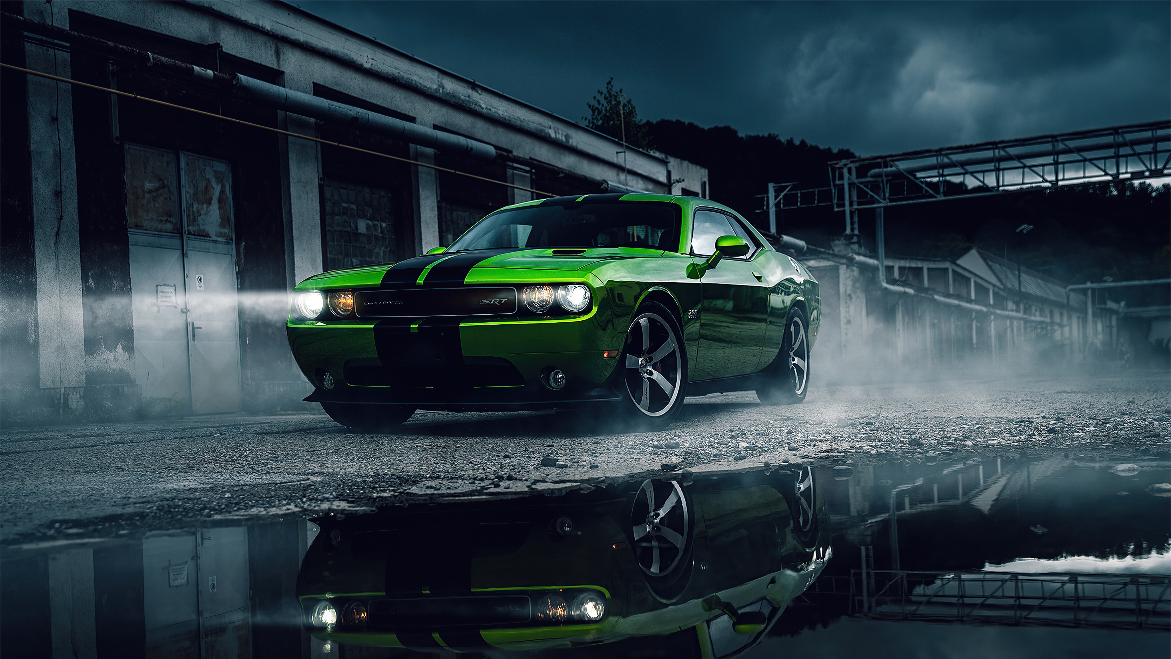 Bạn là fan hâm mộ của những chiếc xe mạnh mẽ và đầy phong cách? Bức hình về chiếc xế hộp Dodge Challenger màu xanh đang chào đón bạn đến với một trải nghiệm đầy thú vị về tốc độ và sự mạnh mẽ.