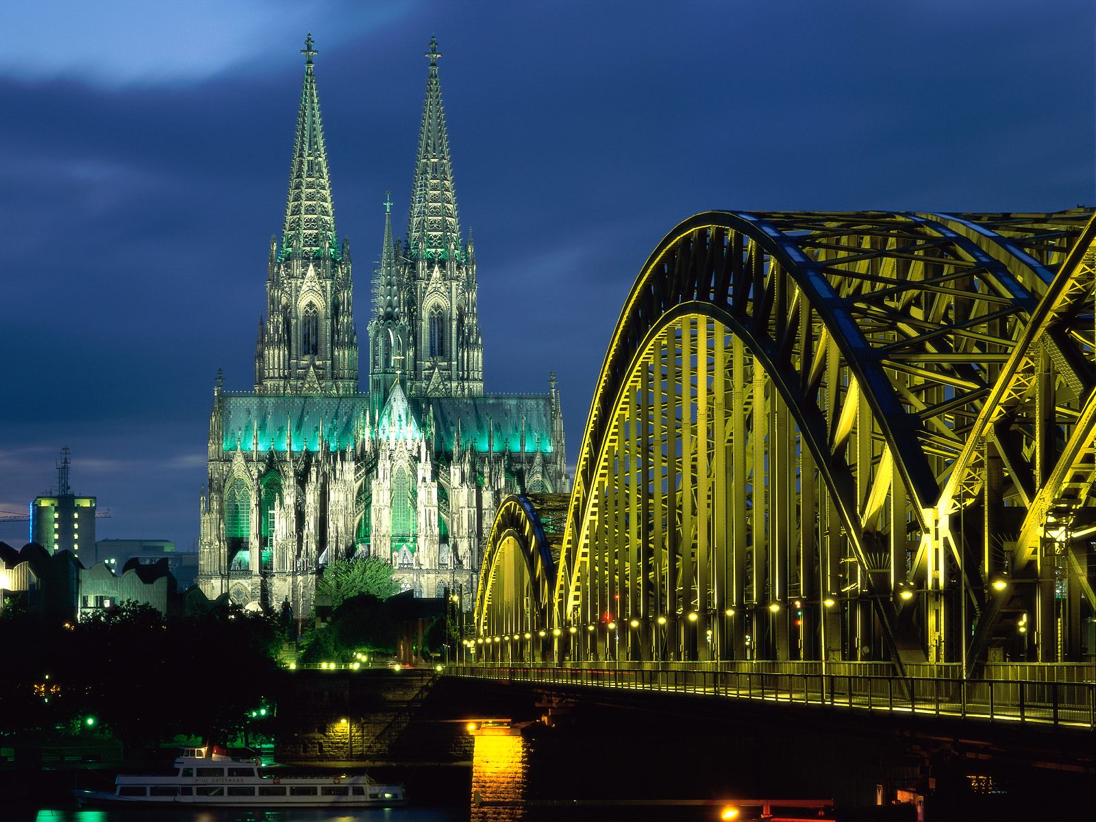 Wallpaper 4k Cologne Cathedral And Hohenzollern Bridge Germany Wallpaper