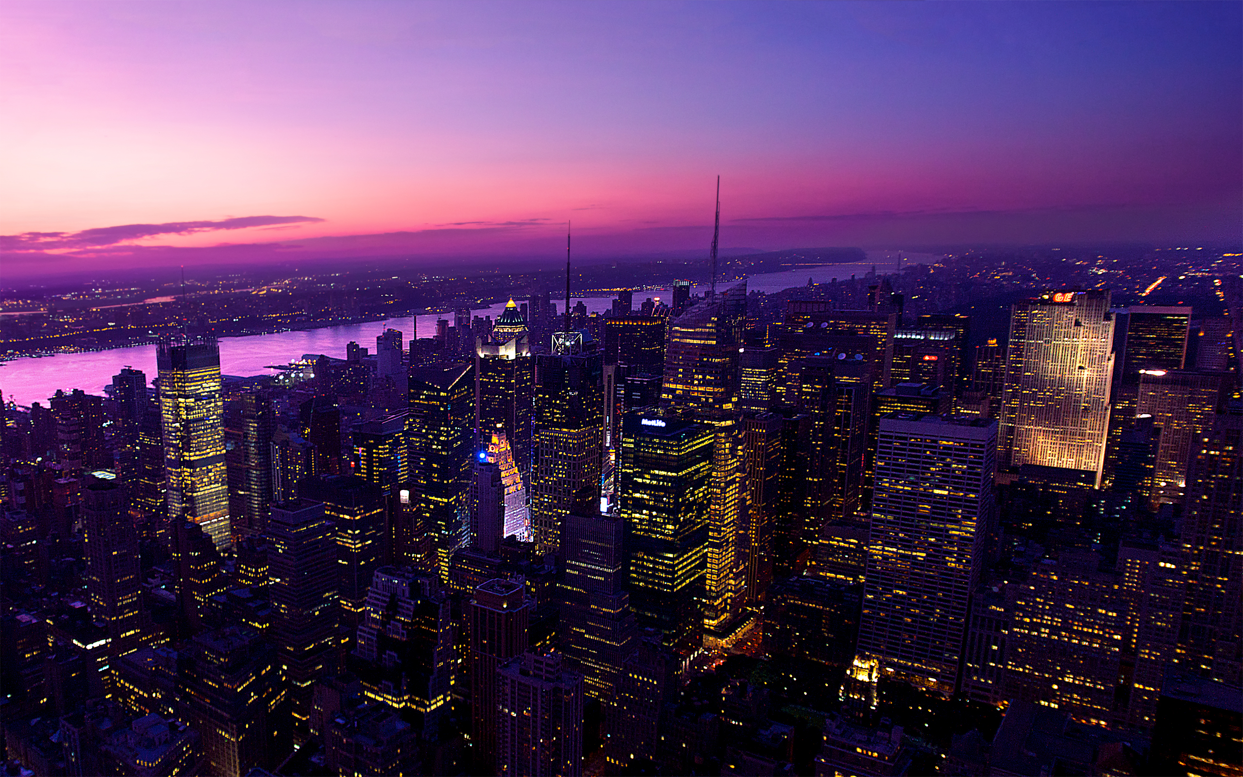 New York twilight 4k wallpaper là món quà không thể bỏ qua cho những người yêu thích nghệ thuật và khoa học kỹ thuật. Chiêm ngưỡng sự lấp lánh của đường phố và những tòa nhà đầy màu sắc khi mặt trời lặn là trải nghiệm đầy ấn tượng.