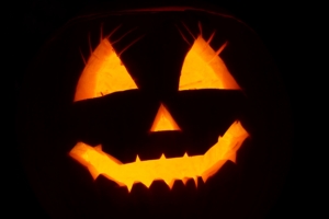 halloween face black background 4k 1538344911 300x200 - halloween, face, black background 4k - halloween, Face, black background