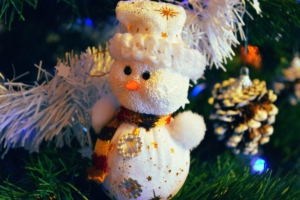 snowman christmas decorations branches 4k 1538345260 300x200 - snowman, christmas decorations, branches 4k - Snowman, christmas decorations, branches