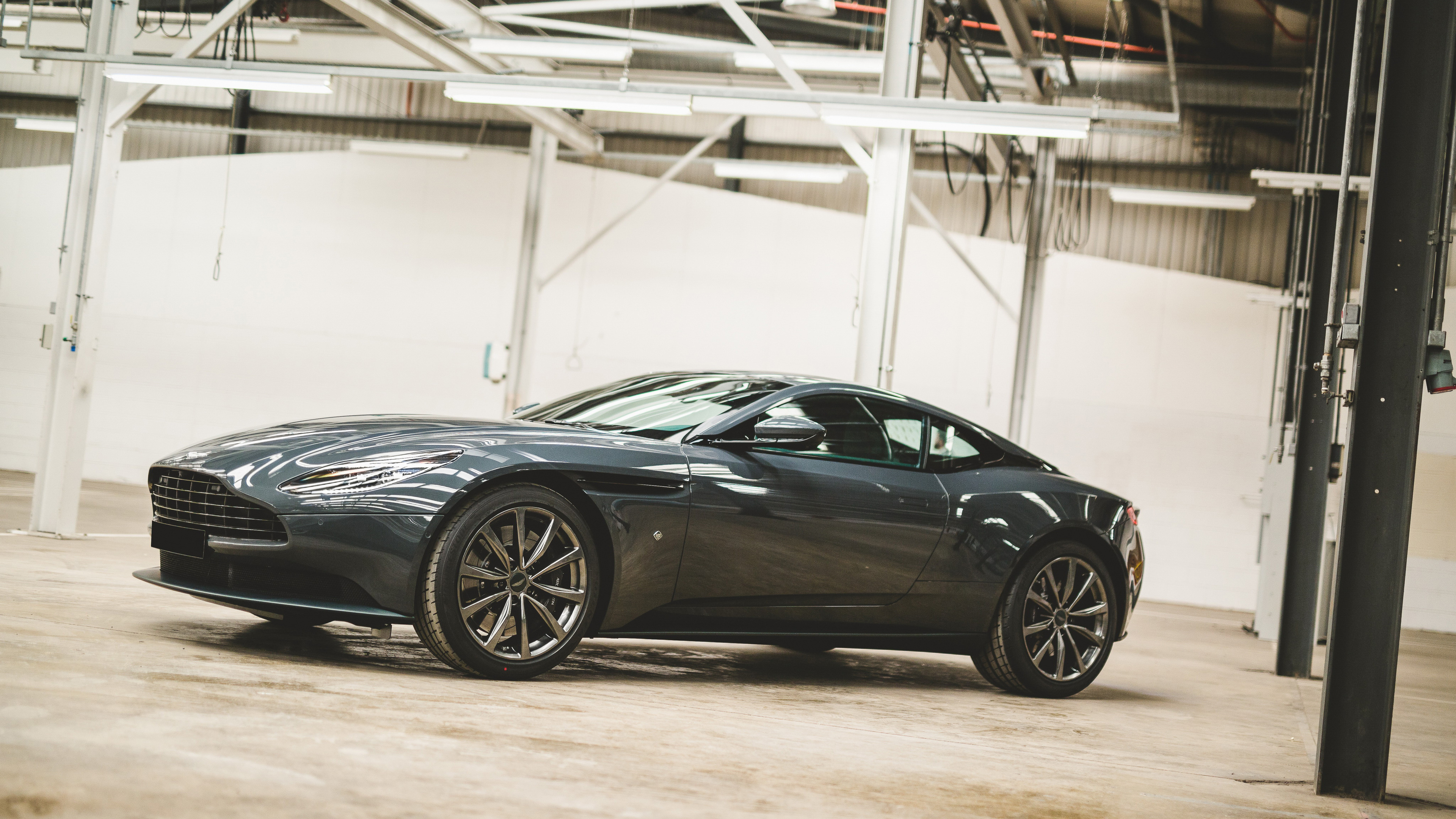 Wallpaper Aston Martin Db11