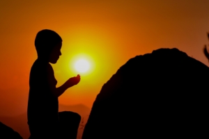 child prayer silhouette 4k 1540575386 300x200 - child, prayer, silhouette 4k - Silhouette, Prayer, child