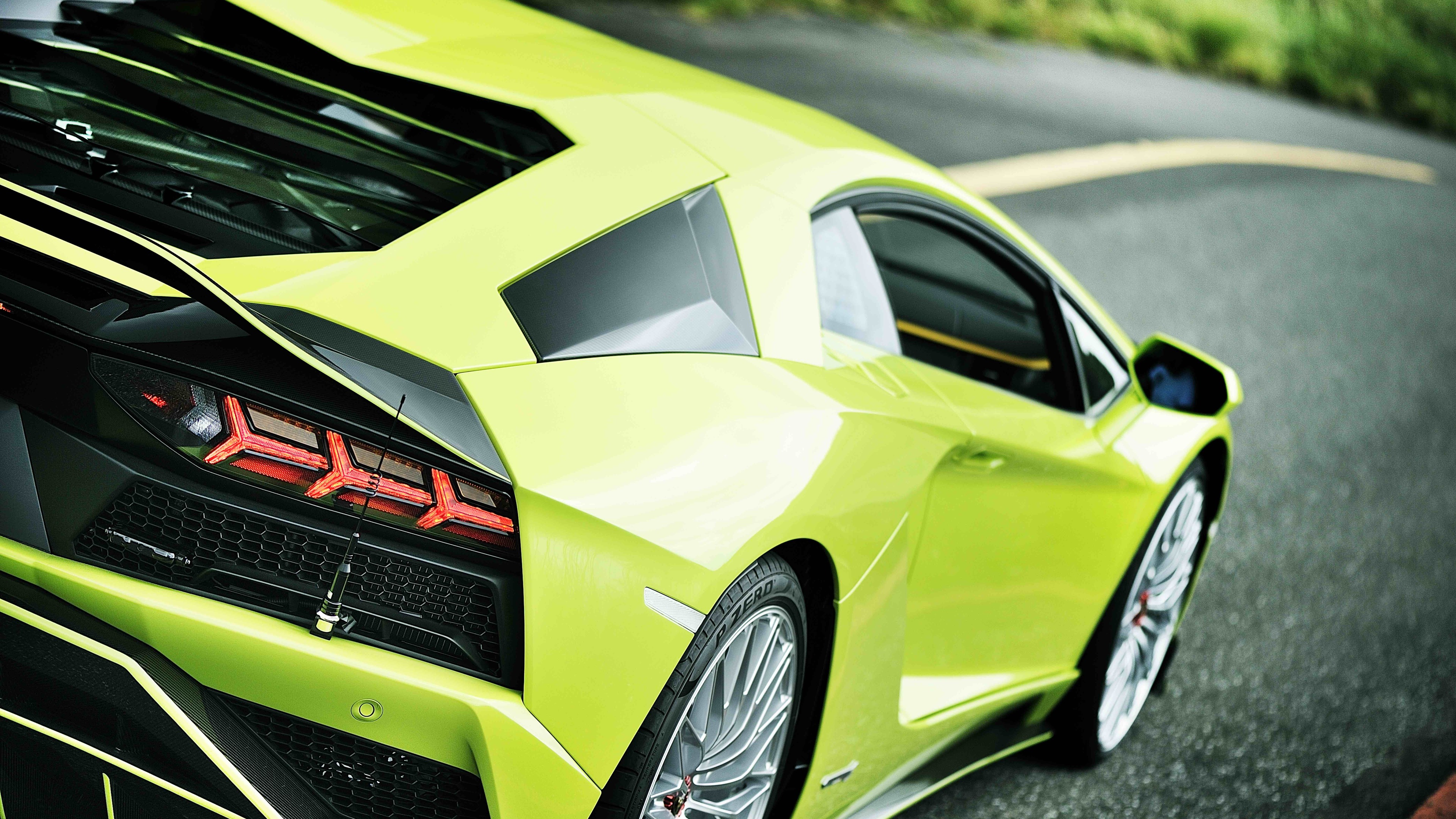 lamborghini huracan rear 8k 1539792748