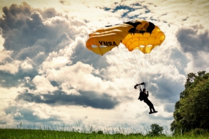 paraglider paragliding flying 4k 1540062545 300x200 - paraglider, paragliding, flying 4k - paragliding, paraglider, Flying