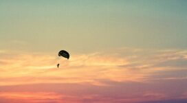 parasailing paragliding flying sky 4k 1540063201 272x150 - parasailing, paragliding, flying, sky 4k - parasailing, paragliding, Flying