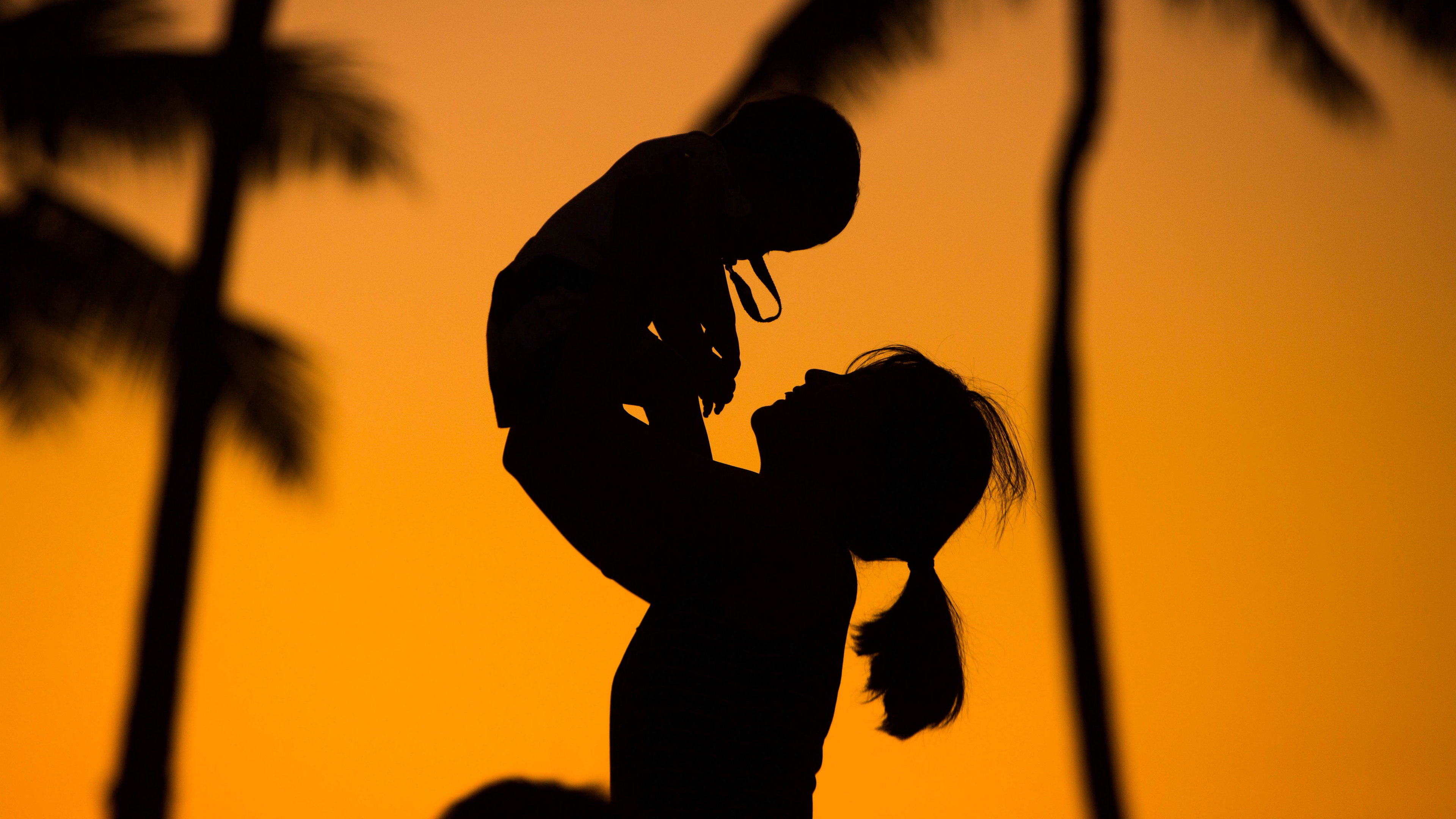 silhouettes mother child sunset 4k 1540576229 - silhouettes, mother, child, sunset 4k - silhouettes, Mother, child
