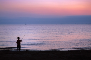 child silhouette sea horizon sunset 4k 1541115181 300x200 - child, silhouette, sea, horizon, sunset 4k - Silhouette, Sea, child
