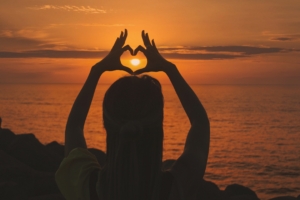 sunset heart hands back 4k 1541114239 300x200 - sunset, heart, hands, back 4k - sunset, Heart, Hands