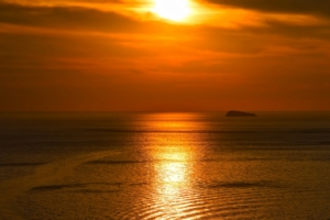 sunset sea horizon waves 4k 1541115992 300x200 - sunset, sea, horizon, waves 4k - sunset, Sea, Horizon