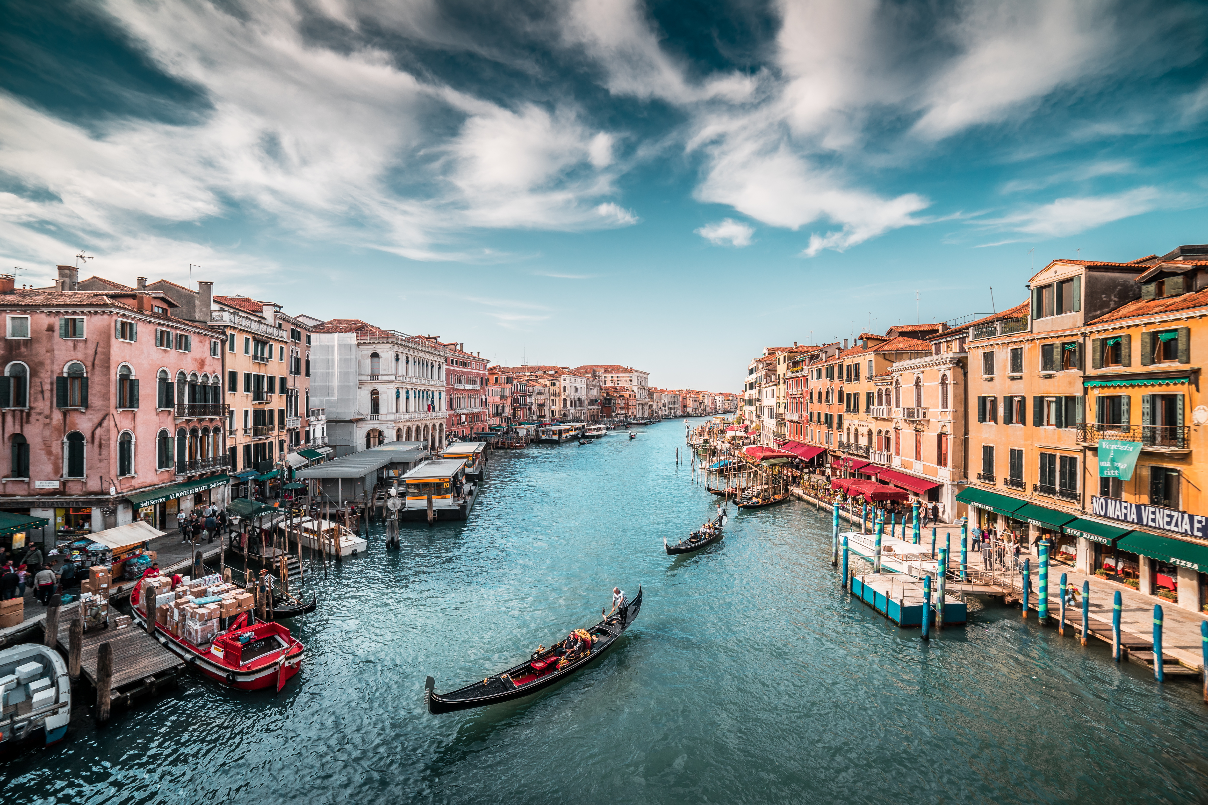 italy boats venice canal 5k 1596916646 - Italy Boats Venice Canal 5k -