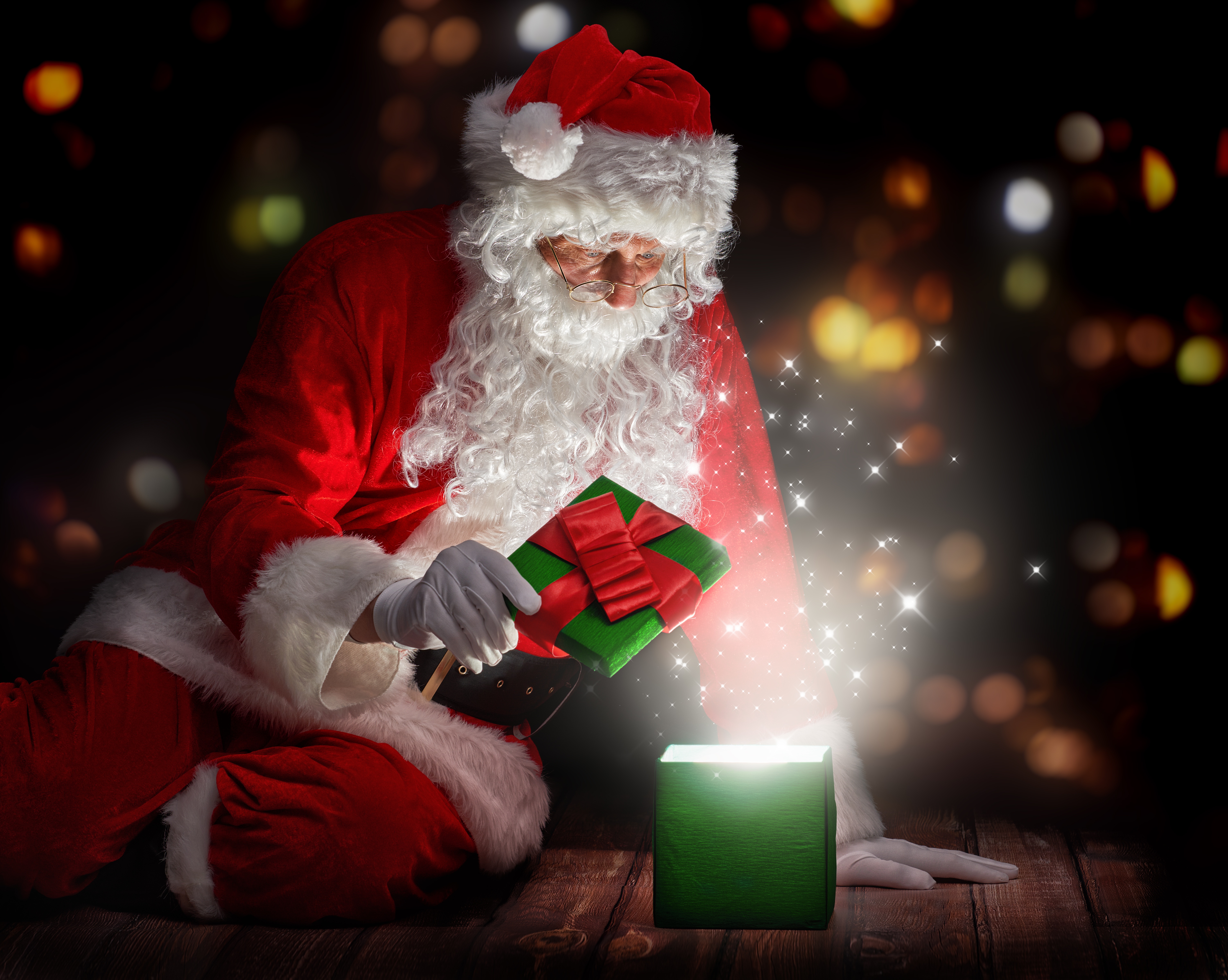 Wallpaper 4k Christmas Santa Claus Opening Gifts 4k Wallpaper