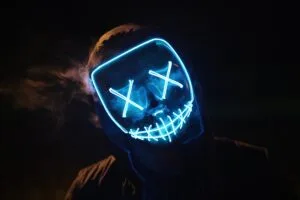 man wearing blue mask 4k 1660849608