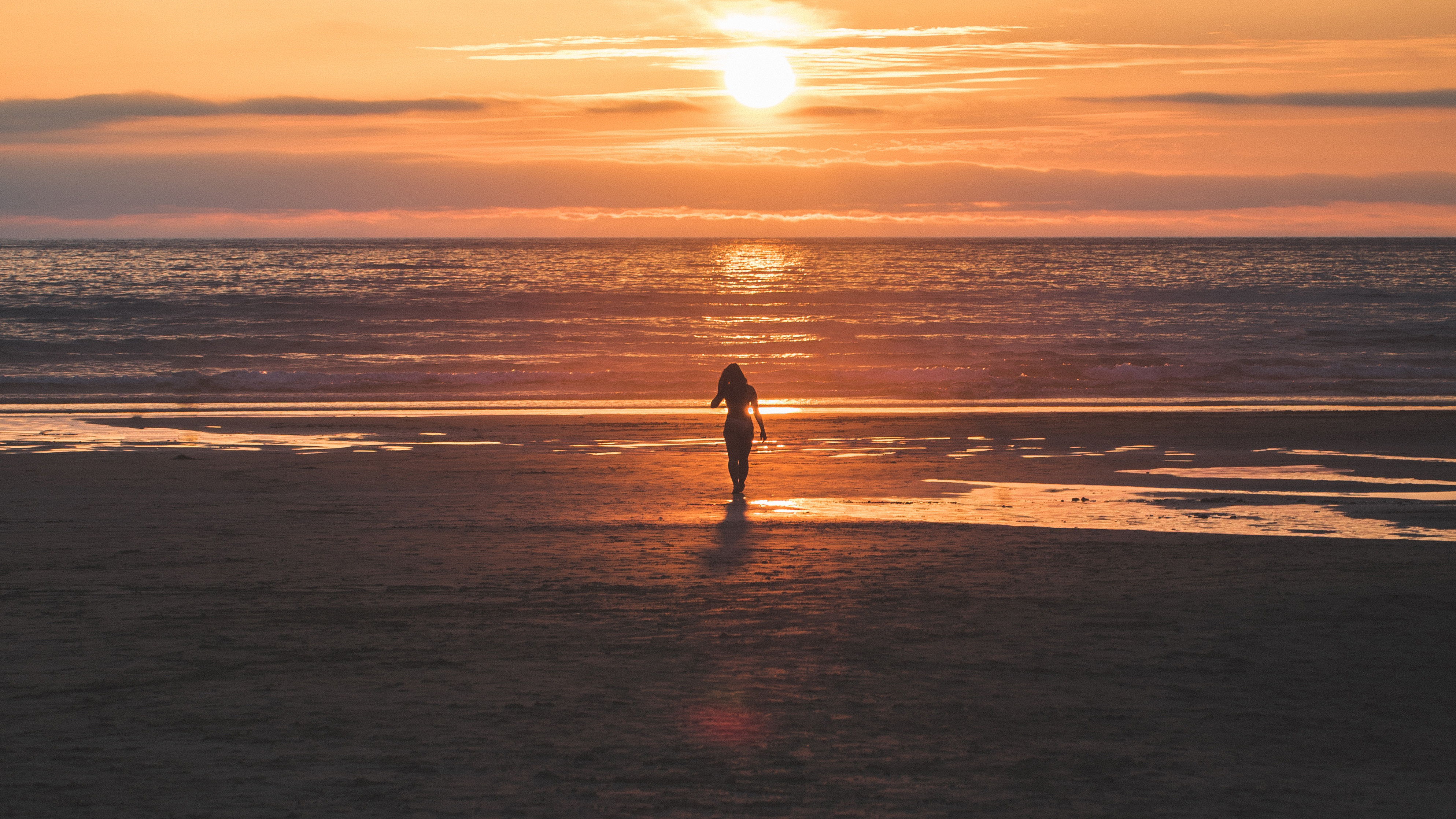 silhouette sunset horizon lonely girl 4k 1660849830