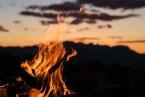fire bonfire flame night blur 4k walpaper 1692029744