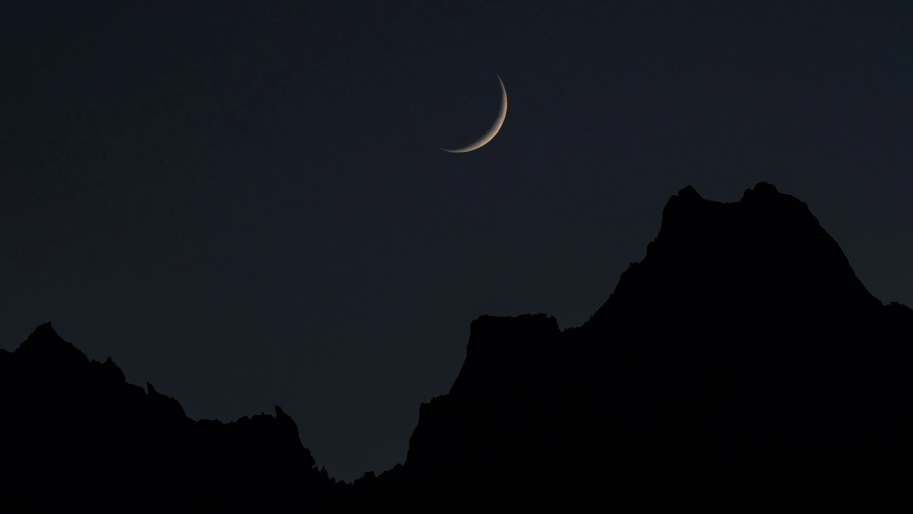 night sky full moon crescent 4k walpaper 1692029741