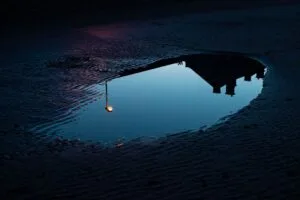 puddle reflection dark lantern 4k walpaper 1692028754