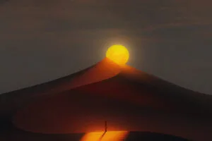 moon sunset dune 4k mb.jpg