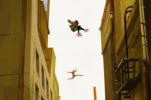 spiderman jumping through buildings lc.jpg
