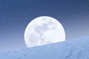 big moon 4k q7.jpg