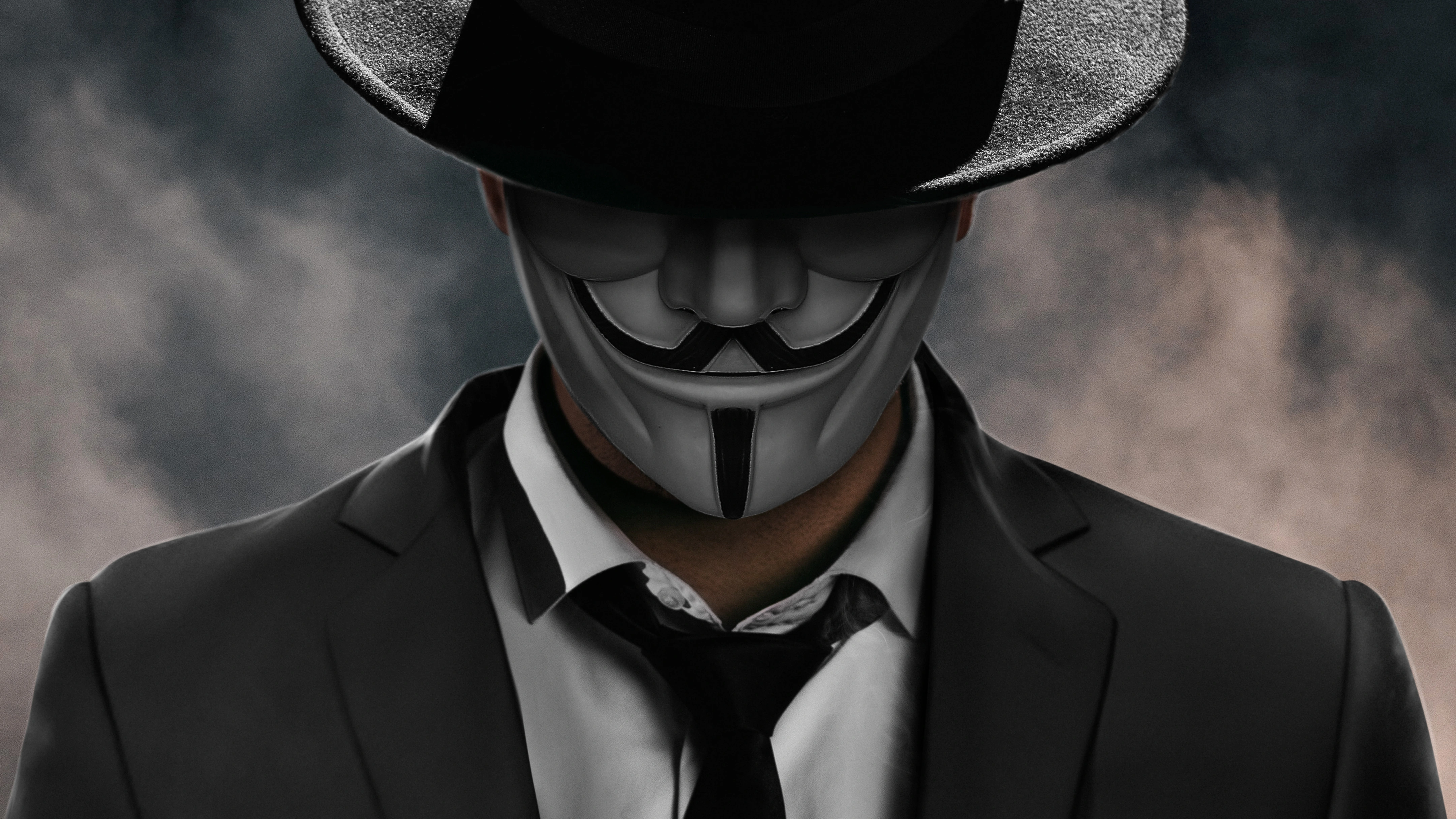 anonymus man in suit x4.jpg
